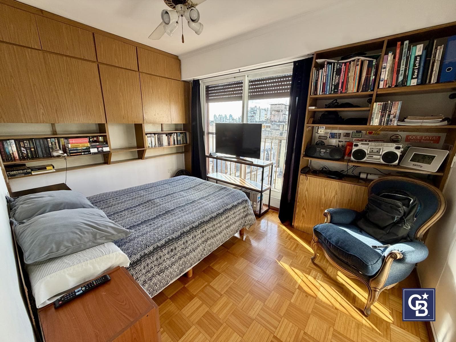 4-room apartment for sale on the 10th floor, very bright, in Balvanera