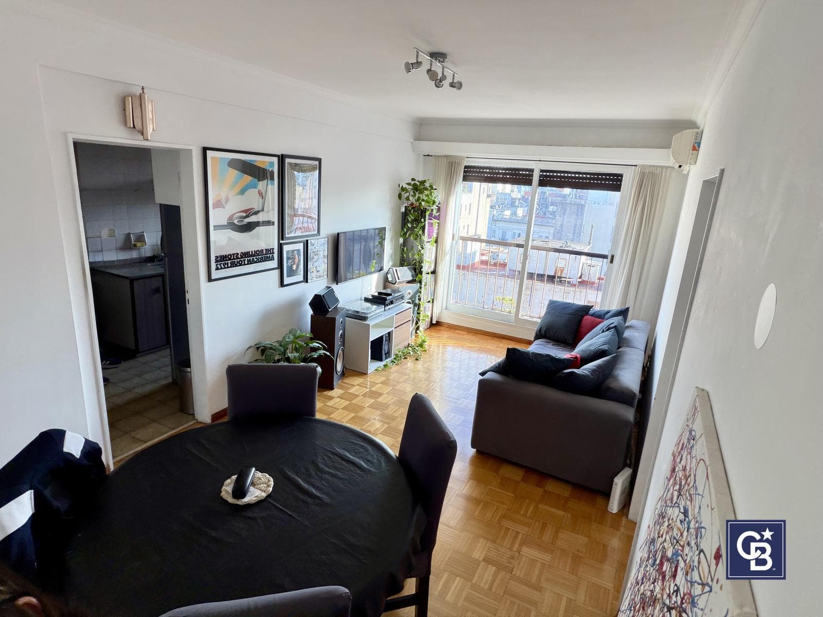 4-room apartment for sale on the 10th floor, very bright, in Balvanera