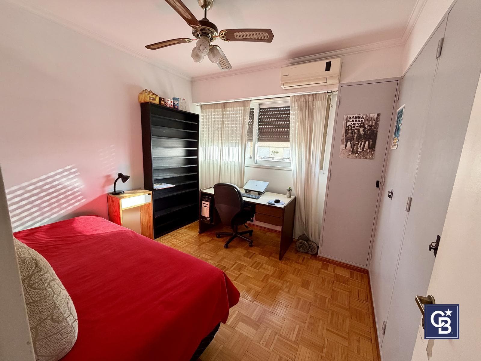 4-room apartment for sale on the 10th floor, very bright, in Balvanera