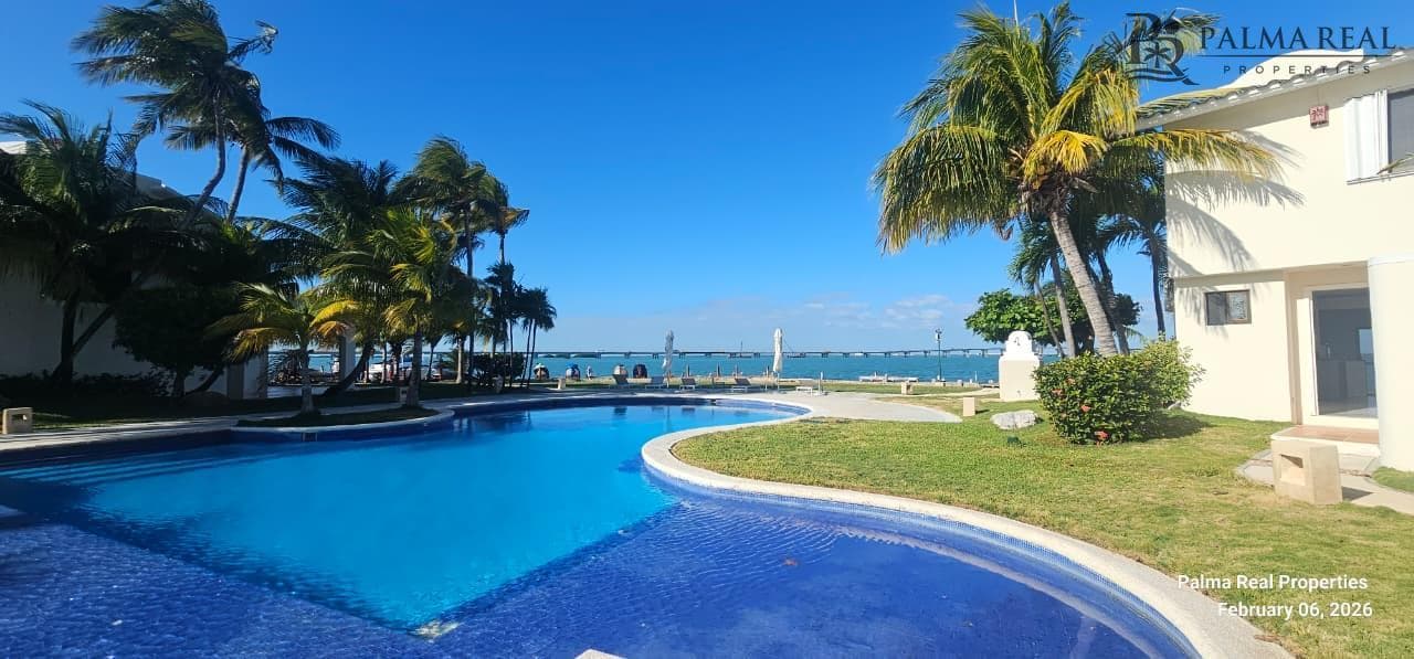A private retreat overlooking the lagoon in the heart of Cancún