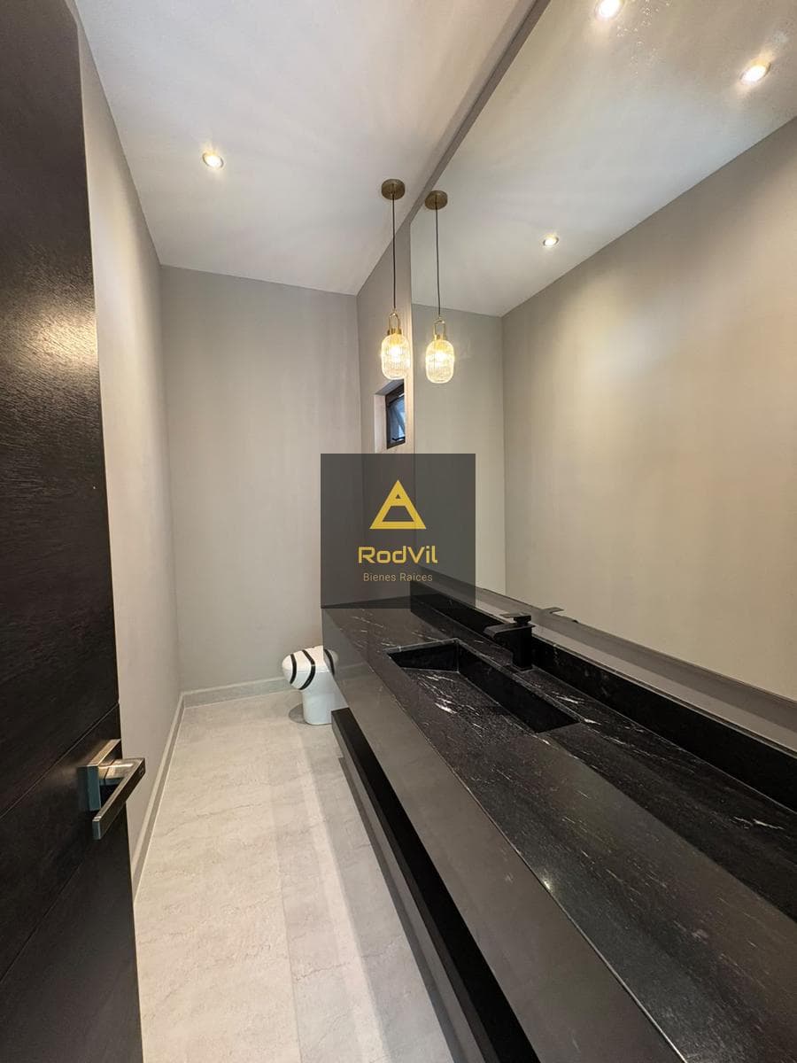 House for Sale on Paseo del Vergel