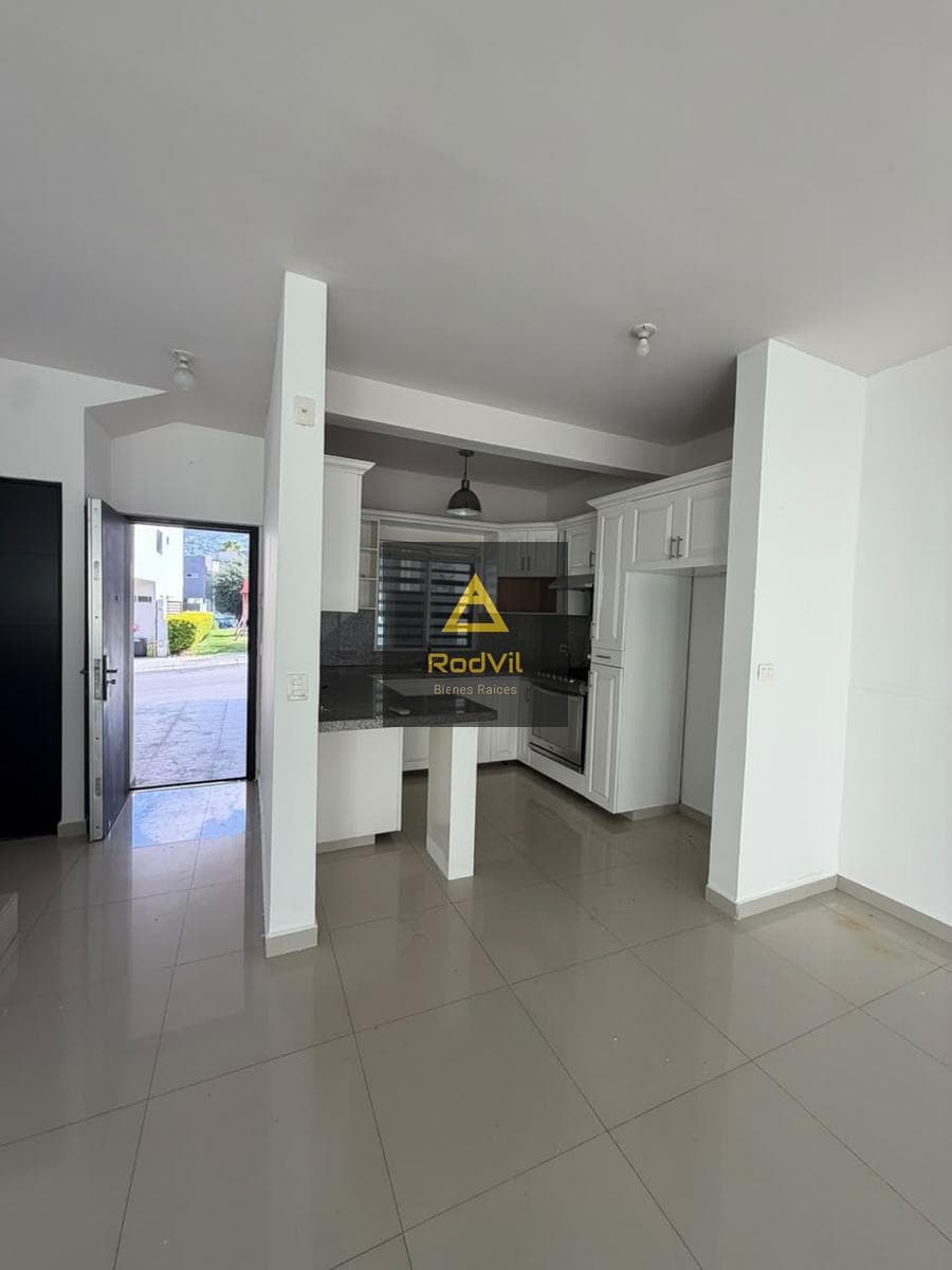 House for Sale on Paseo del Vergel