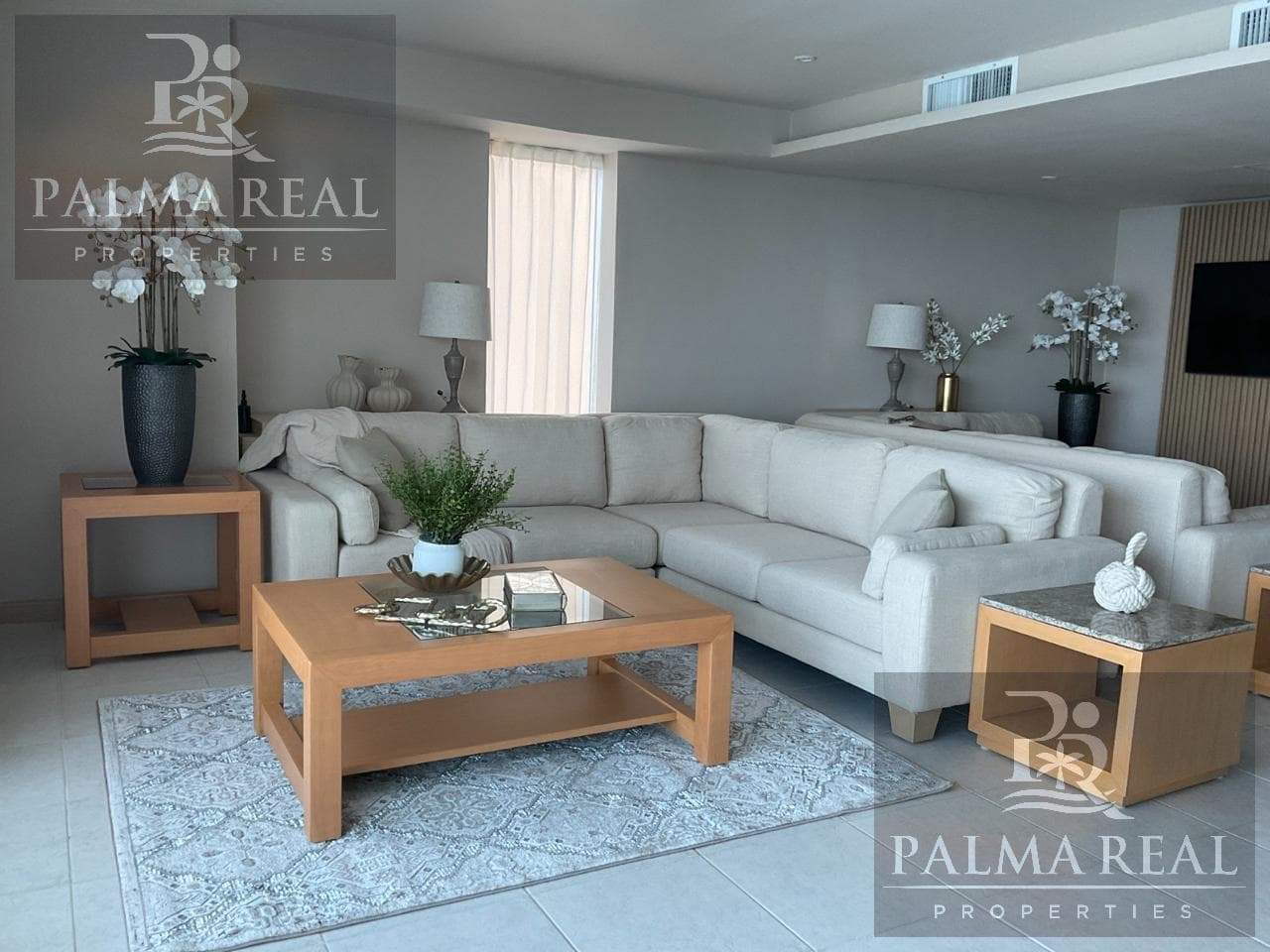 Beachfront Apartment with a View of the Lagoon