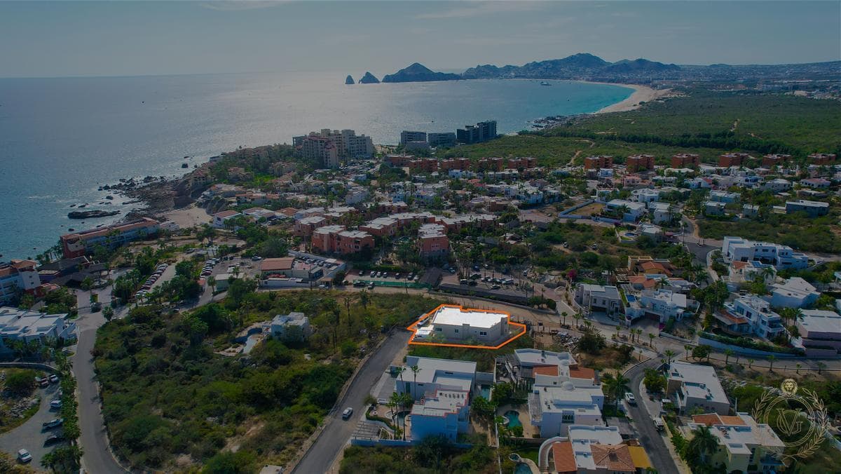 Two-story house with ocean views and a rooftop in Cabo Corridor