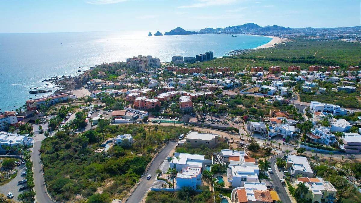 Two-story house with ocean views and a rooftop in Cabo Corridor