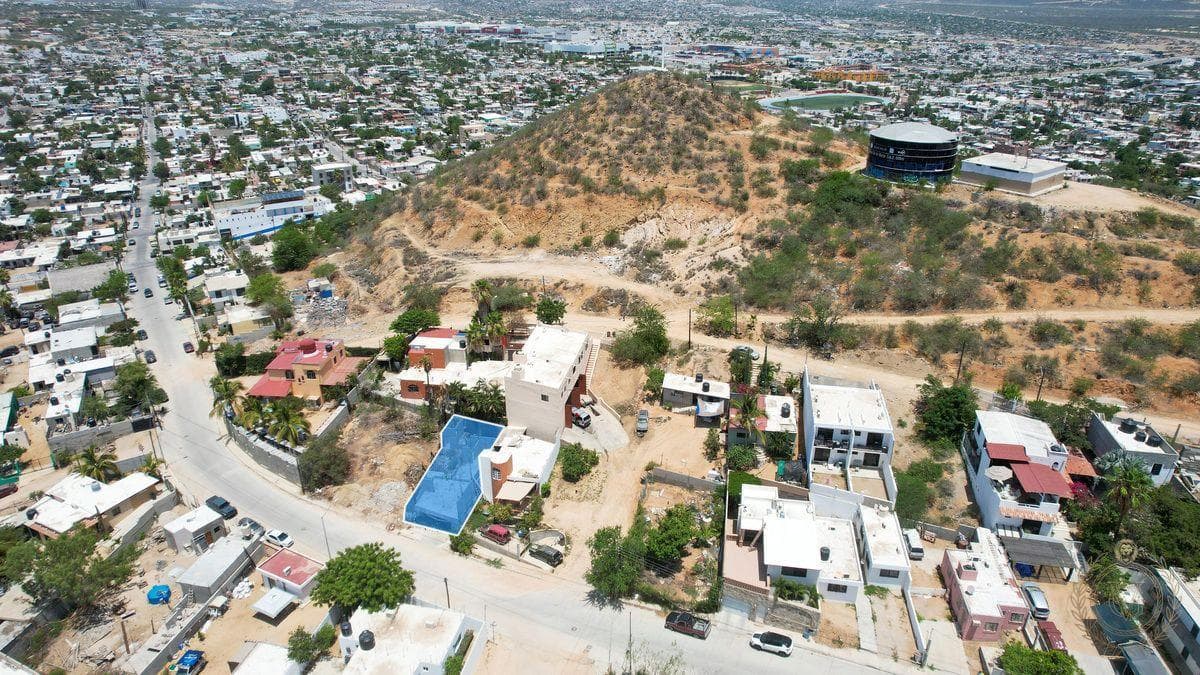 Land for Sale in Tiburón – Excellent Location, 5 Minutes from the Marina