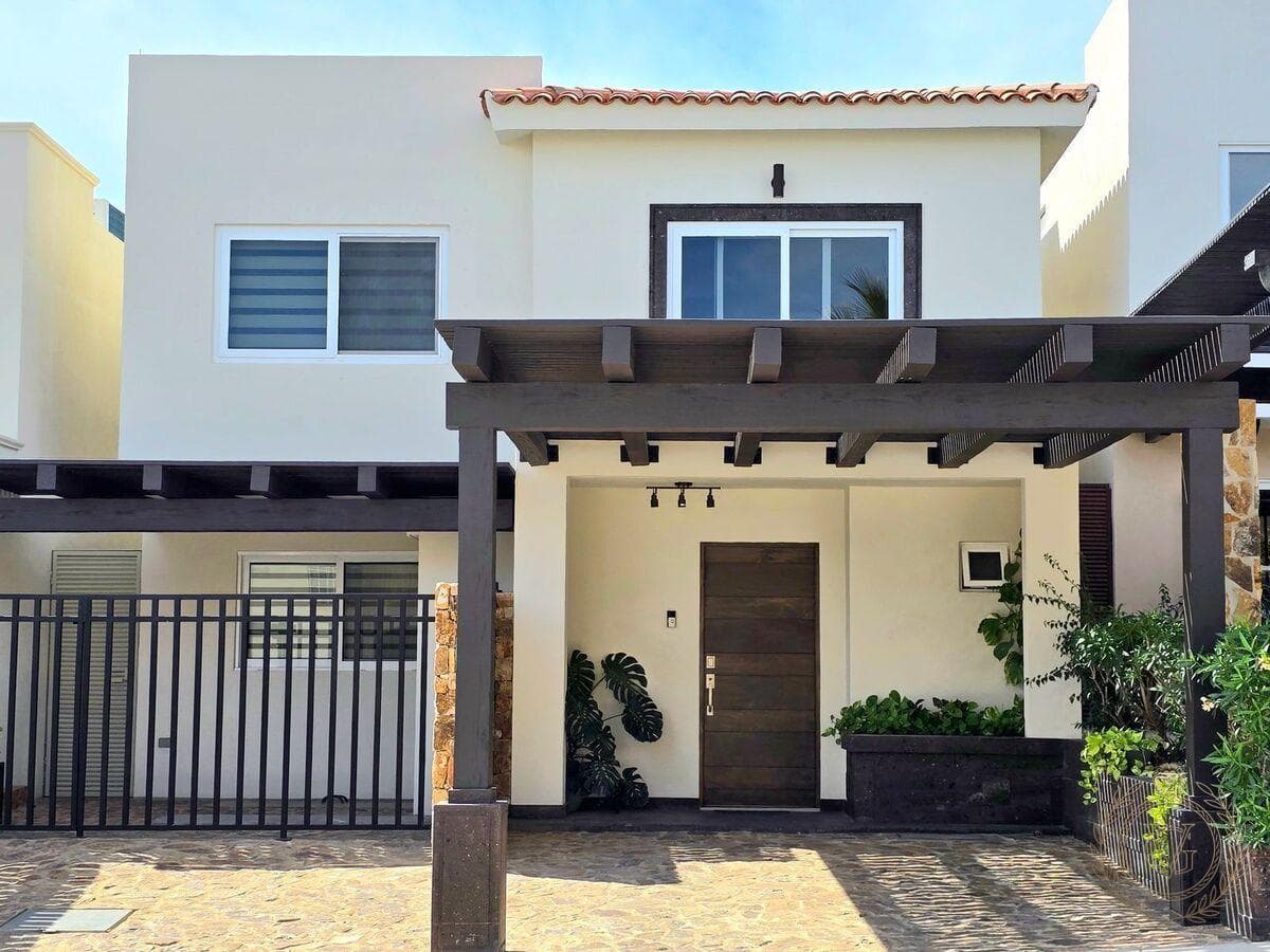 House for Sale in Loma Encantada! Elegance, Comfort, and a Prime Location!