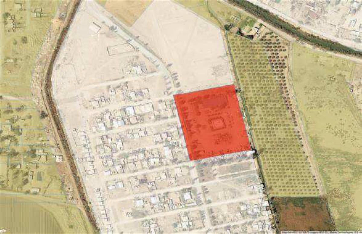 1.85-hectare lot with office space and a wide frontage in southern Mexicali