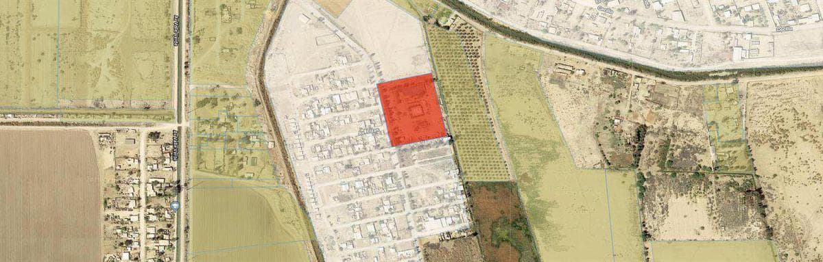 1.85-hectare lot with office space and a wide frontage in southern Mexicali