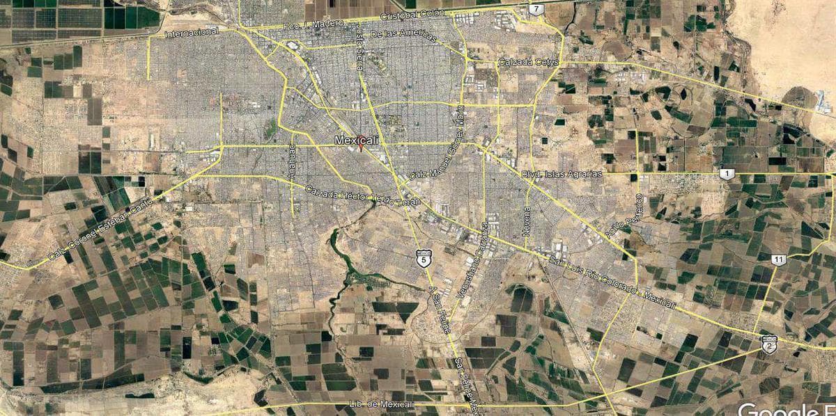1.85-hectare lot with office space and a wide frontage in southern Mexicali