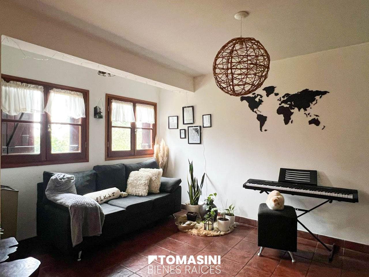TWO-STORY, 4-ROOM VILLA WITH GARAGE AND BARBECUE