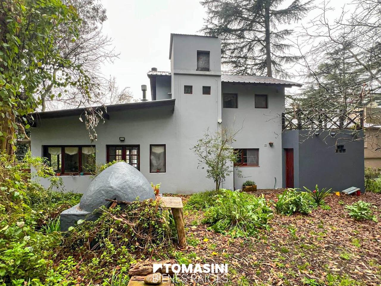 TWO-STORY, 4-ROOM VILLA WITH GARAGE AND BARBECUE