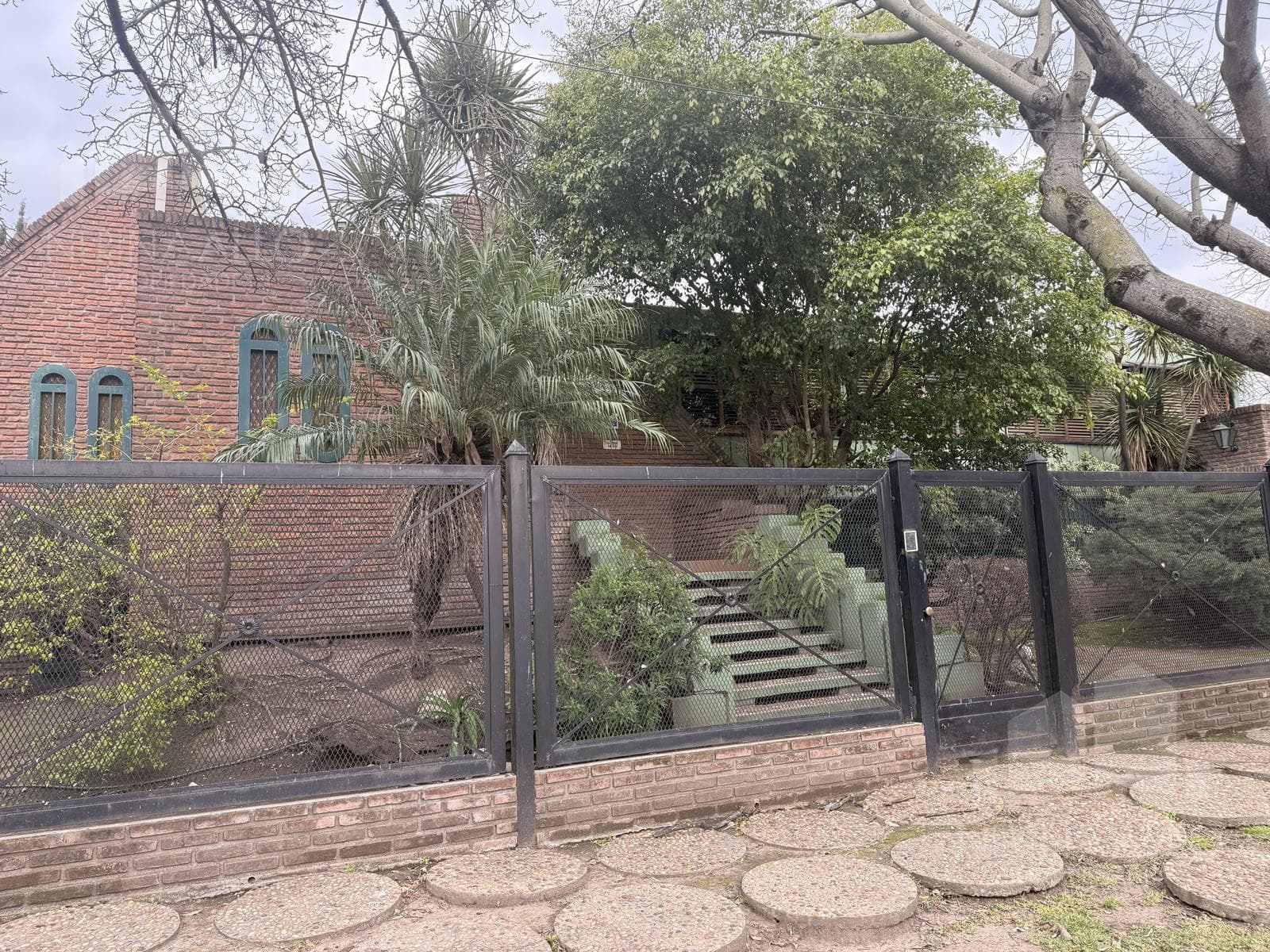 IMPORTANT SALE: HOUSE IN CASTELAR NORTE