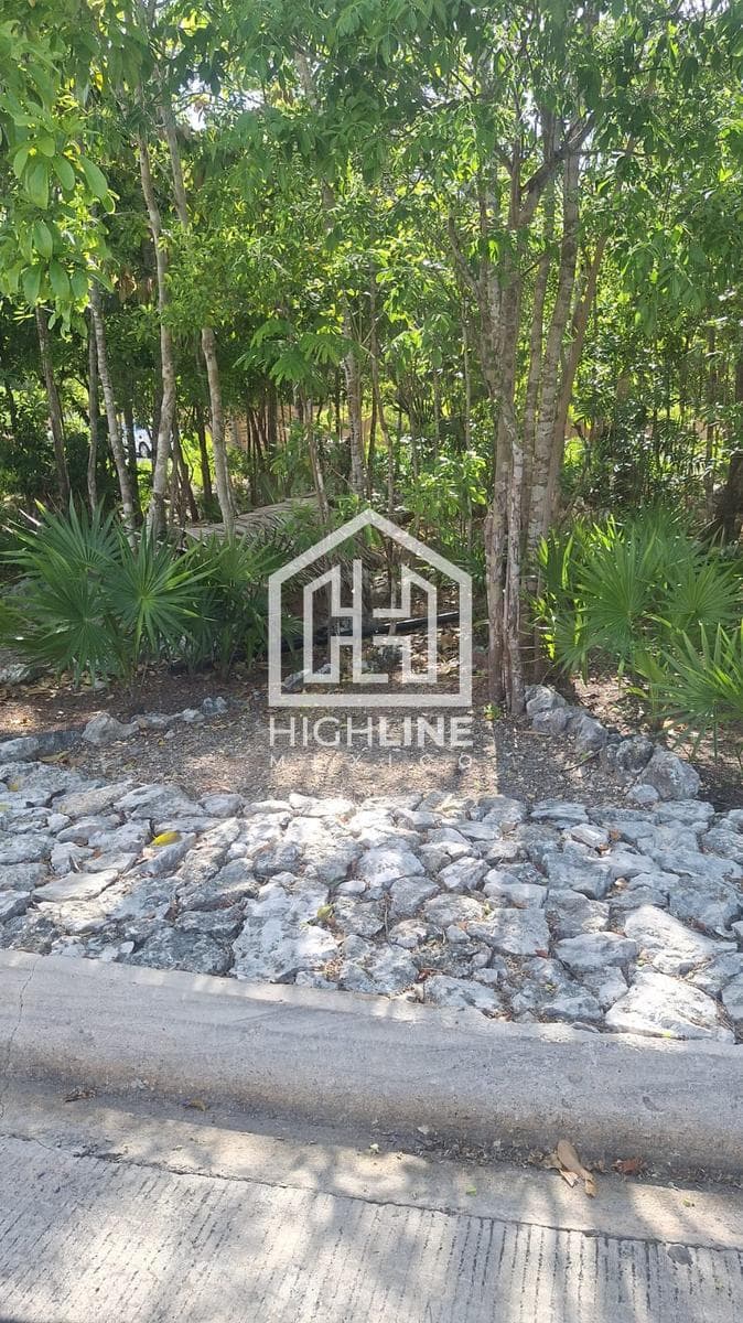 LAND FOR SALE IN PUERTO MORELOS, 160 M2, ACCESS TO AMENITIES, 15 MINUTES FROM THE AIRPORT