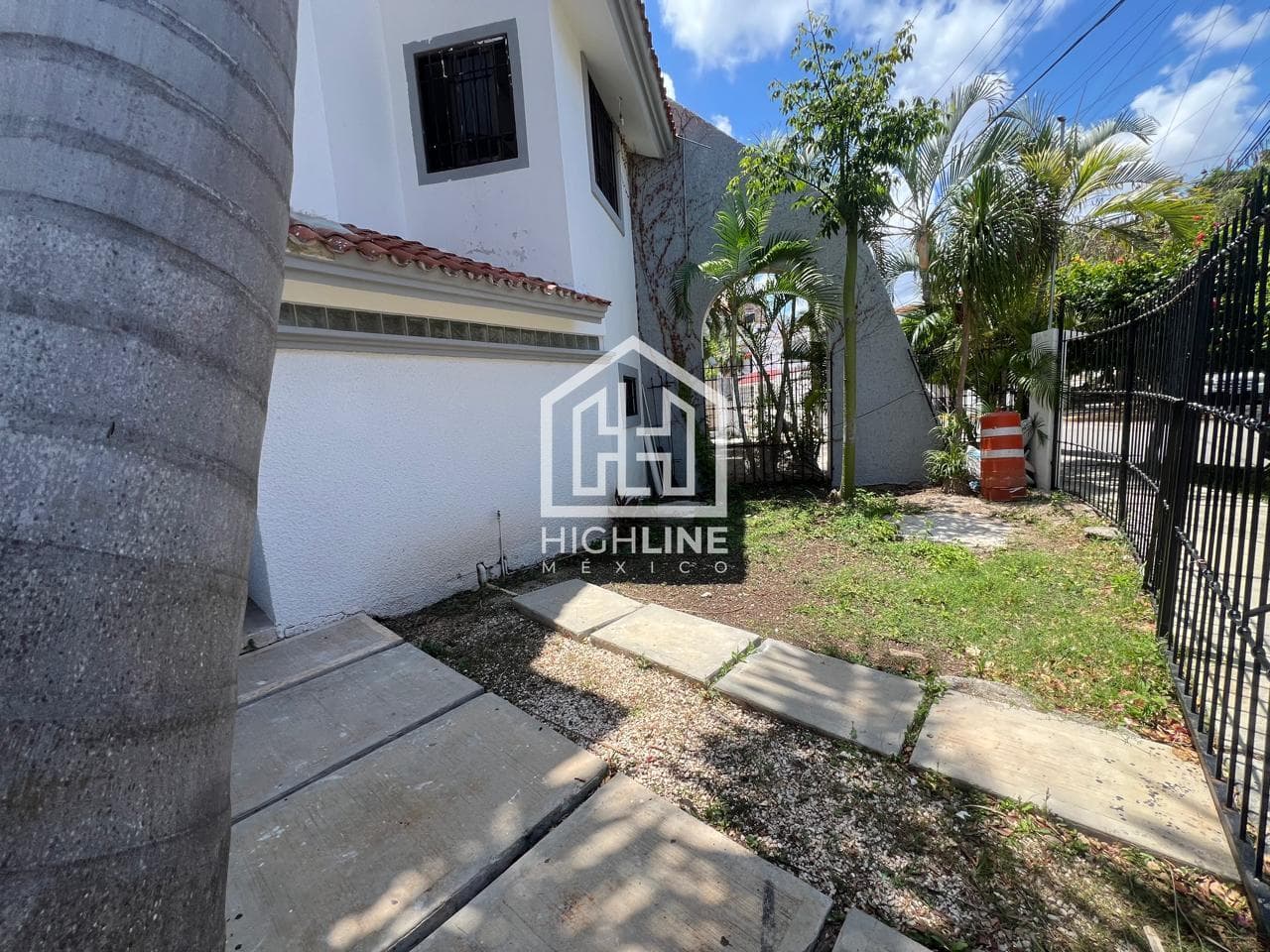 CASA EN VENTA, 3 HABITACIONES, AVENIDA DEL SOL, ALBERCA COMPARTIDA Y ASADORES