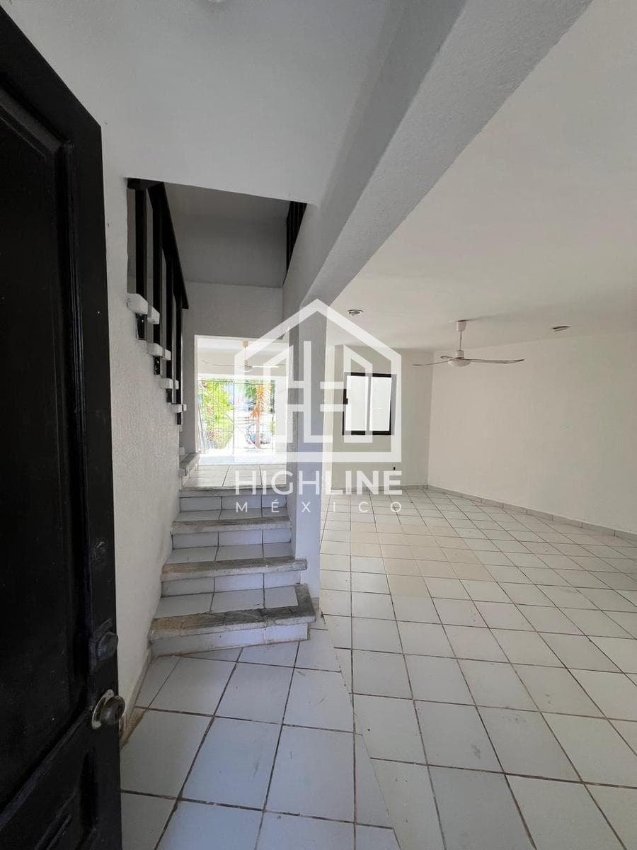 HOUSE FOR SALE, 3 BEDROOMS, AVENIDA DEL SOL, SHARED SWIMMING POOL AND BARBECUE AREA