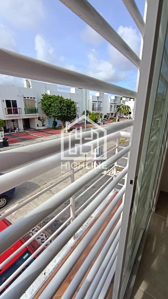 BARGAIN PRICE, HOUSE FOR SALE IN POLIGONO SUR, 3 BEDROOMS, AMENITIES