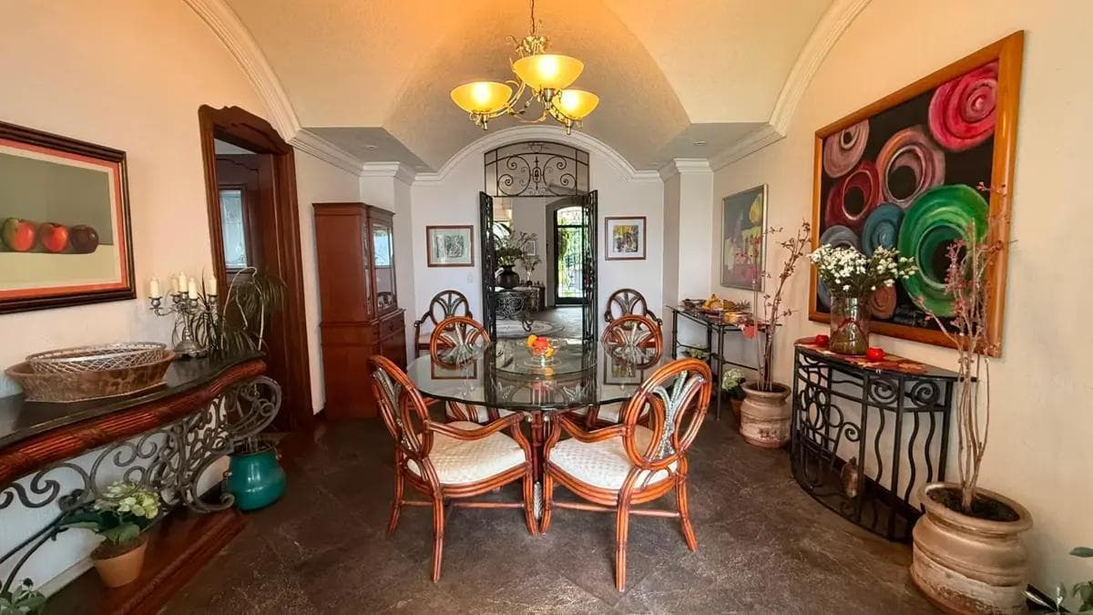HOUSE FOR SALE IN BOSQUES DE LAS PALMAS
