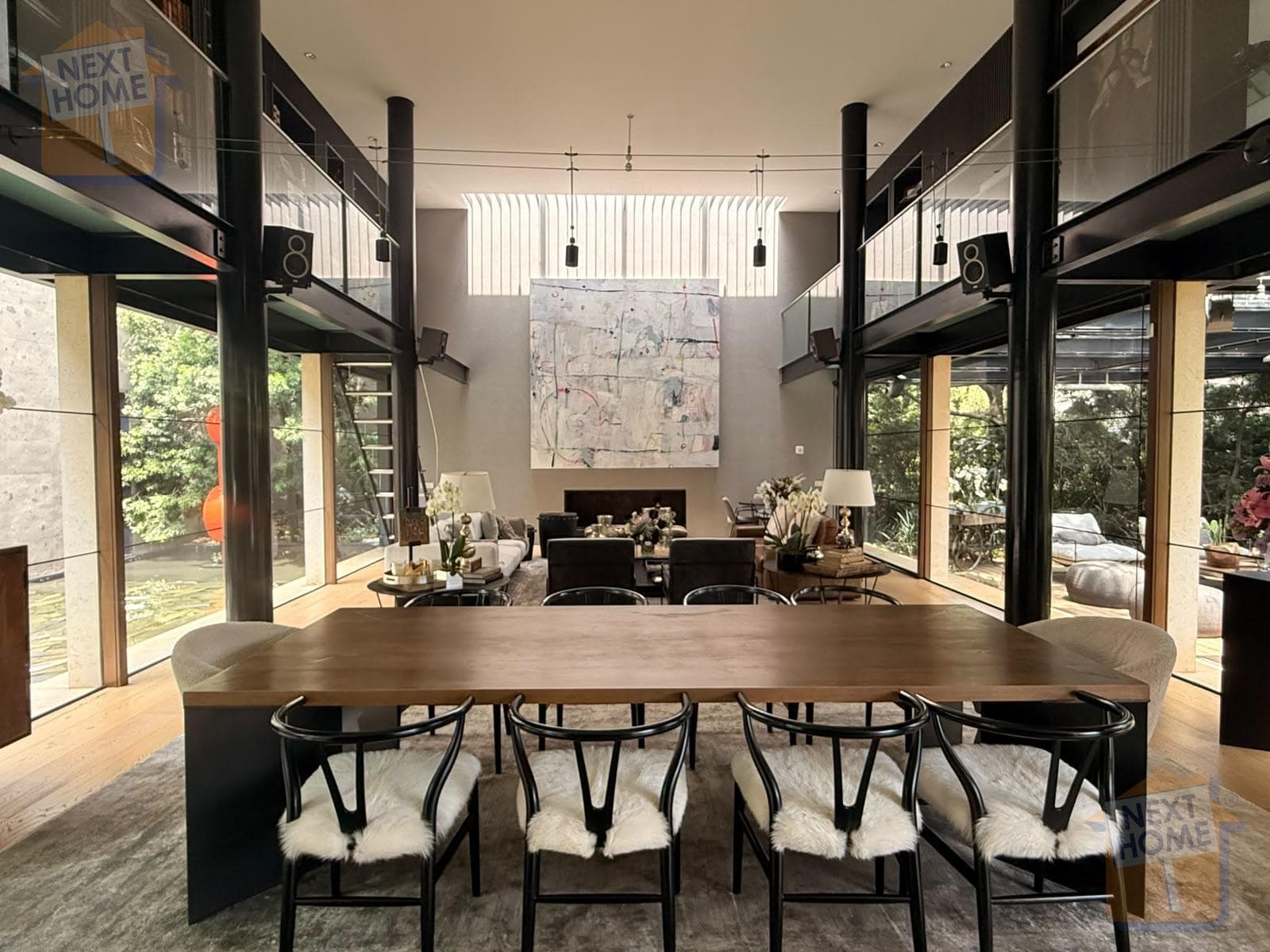 A STYLISH AND LUXURIOUS HOME IN LOMAS DE VISTA HERMOSA, DESIGNED BY ARCHITECT JAIME GUZMÁN