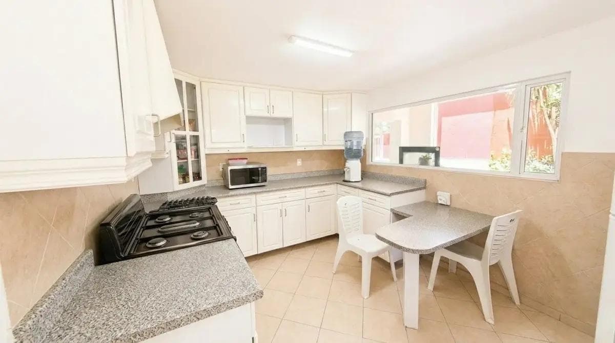 HOUSE FOR RENT IN LOMÁS HIPODROMO