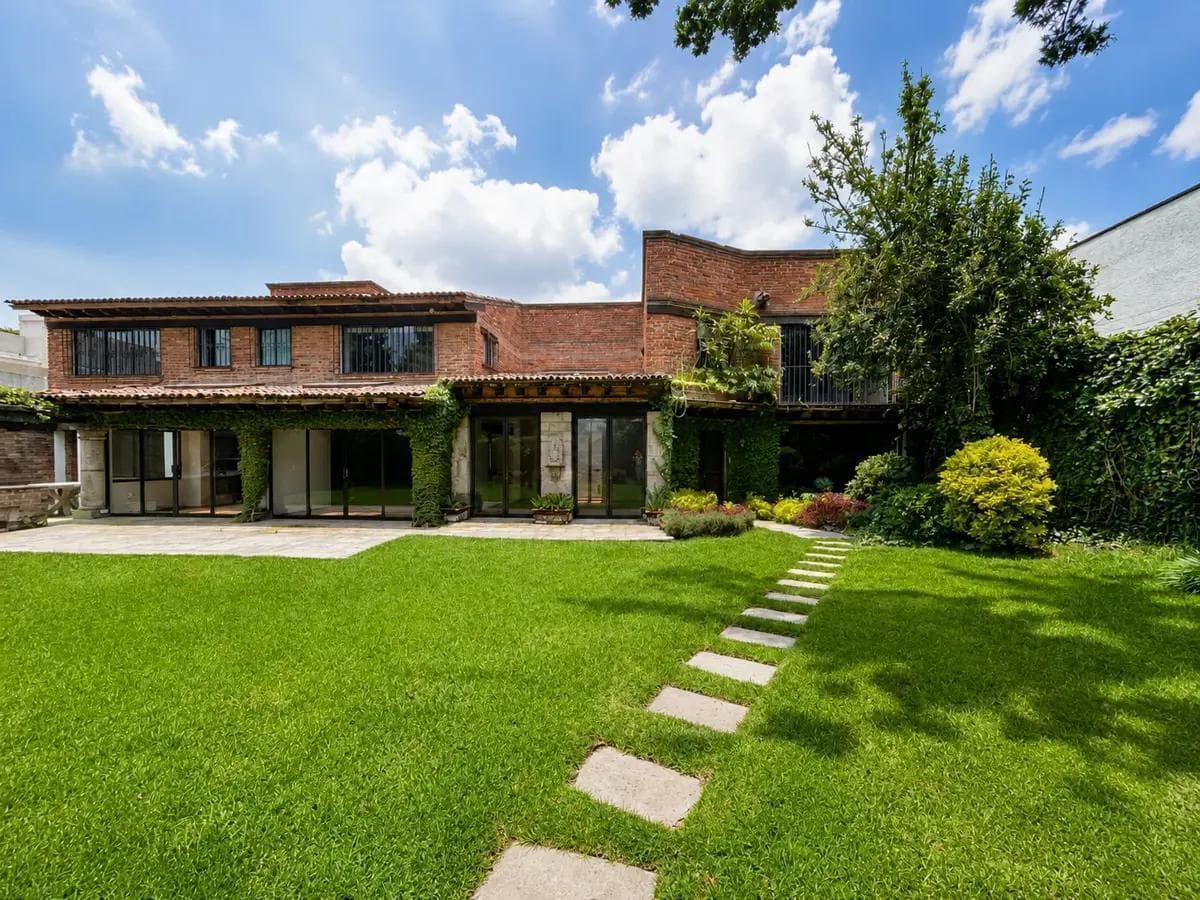 CASA EN VENTA EN BOSQUE DE LAS LOMAS