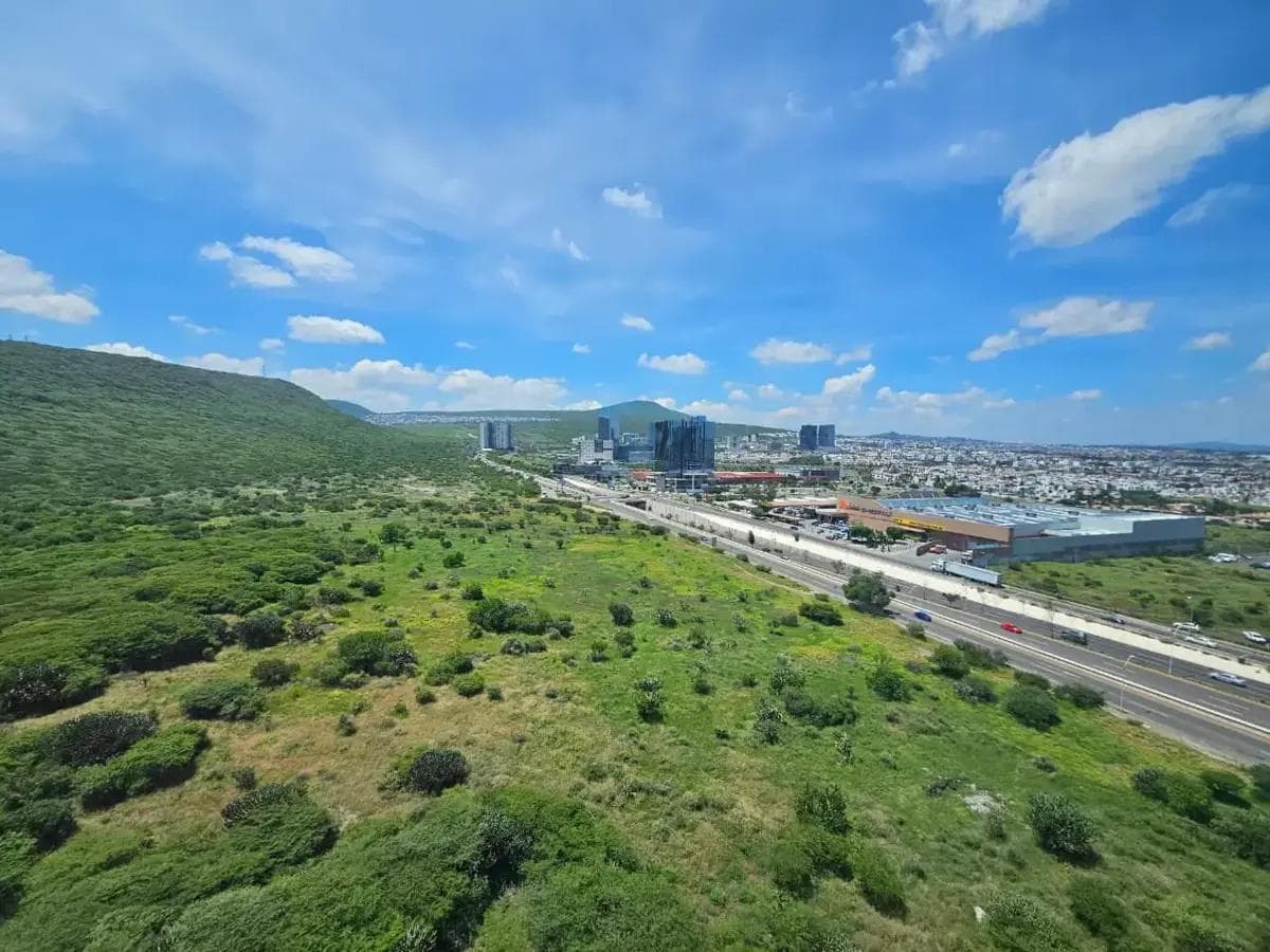 OFFICE FOR RENT IN A CORPORATE BUILDING WITH PANORAMIC VIEWS AND READY TO MOVE IN | QUERÉTARO