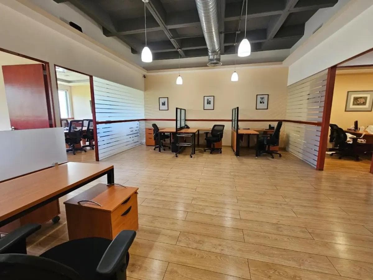 OFFICE FOR RENT IN A CORPORATE BUILDING WITH PANORAMIC VIEWS AND READY TO MOVE IN | QUERÉTARO
