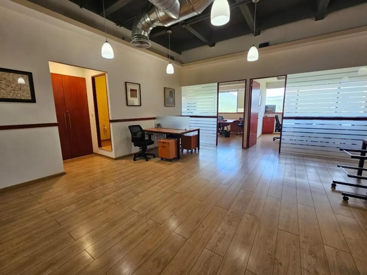 OFFICE FOR RENT IN A CORPORATE BUILDING WITH PANORAMIC VIEWS AND READY TO MOVE IN | QUERÉTARO