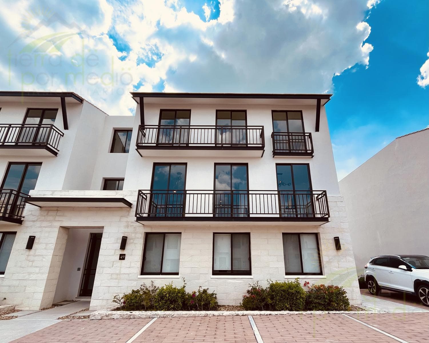Pre-sale (Oct. 26) Luxury 1st-Floor Apartment in El Refugio, Querétaro