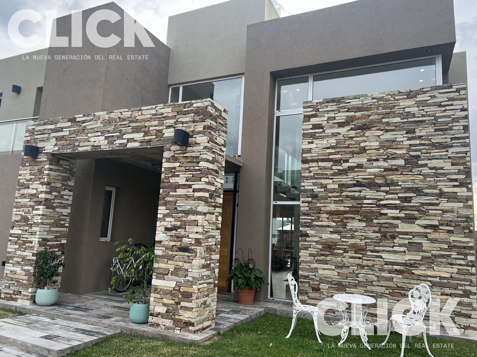 5-Room House for Sale in the Lagos de San Eliseo Neighborhood