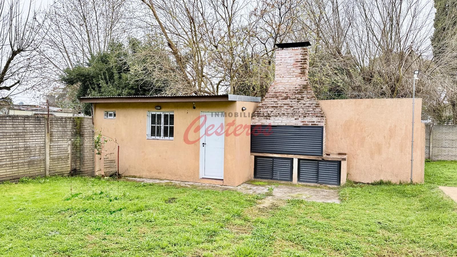 House on Chacabuco Street in the 400s, 1ro de Mayo neighborhood - Cañuelas