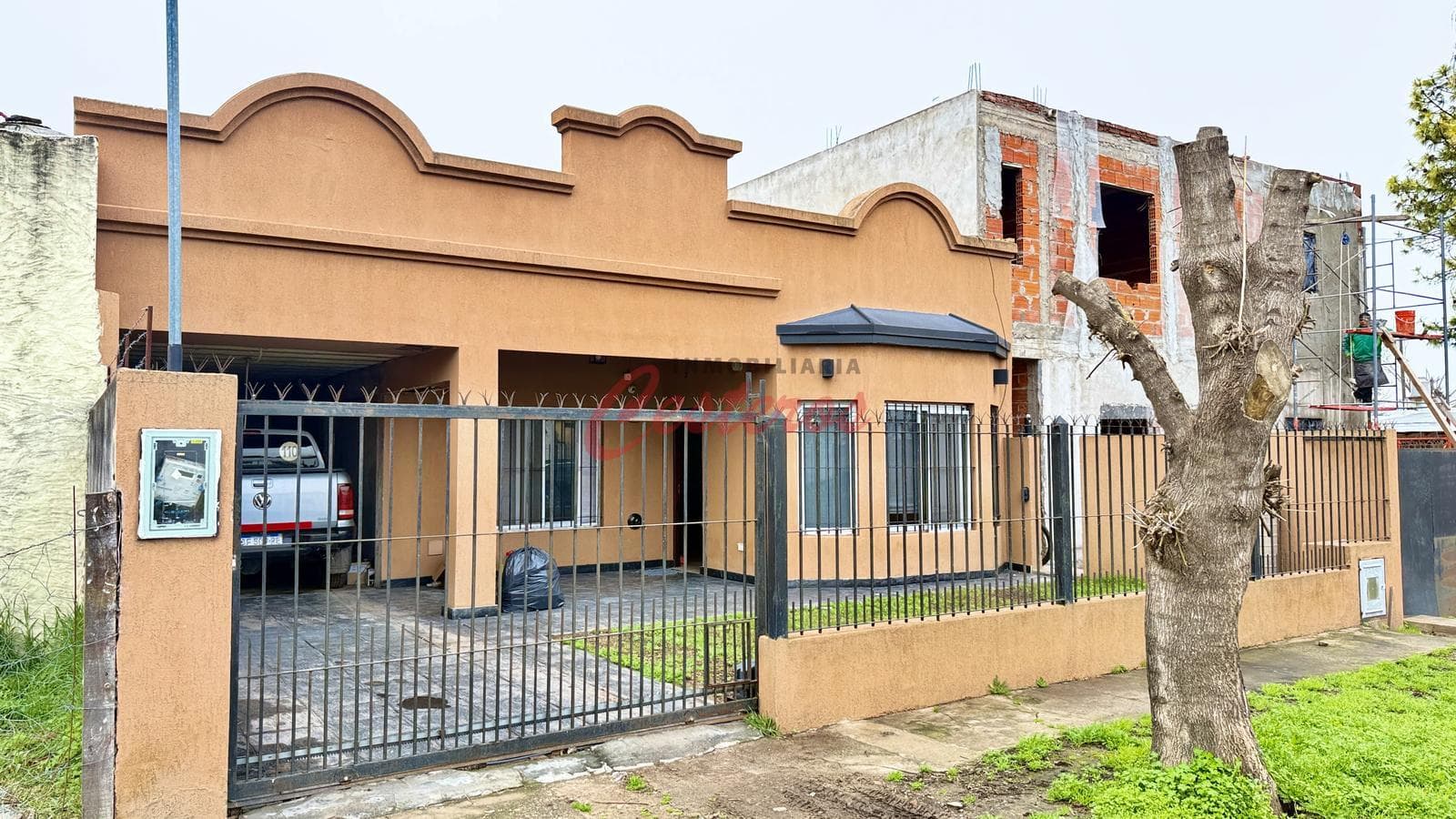 House on Chacabuco Street in the 400s, 1ro de Mayo neighborhood - Cañuelas
