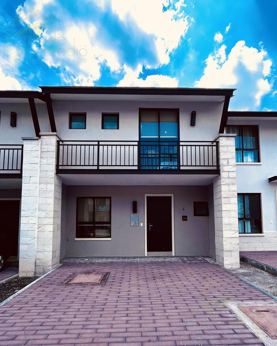 House with an En-Suite Bathroom in Each Bedroom, on a Private Street in El Refugio, Querétaro