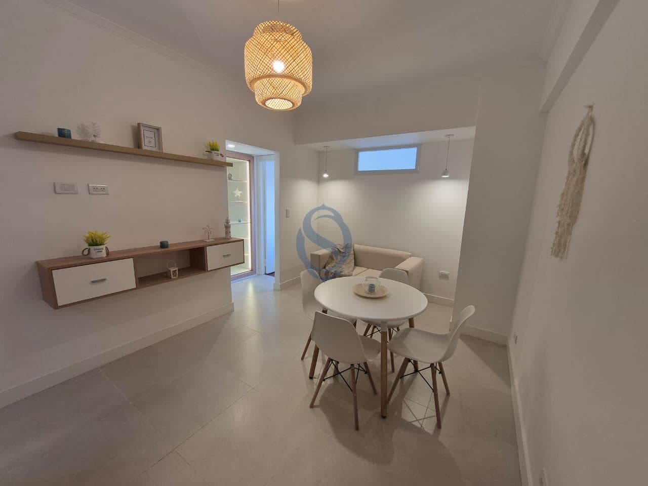 Two-room apartment for sale with a maid's quarters. Remodeled. Downtown area