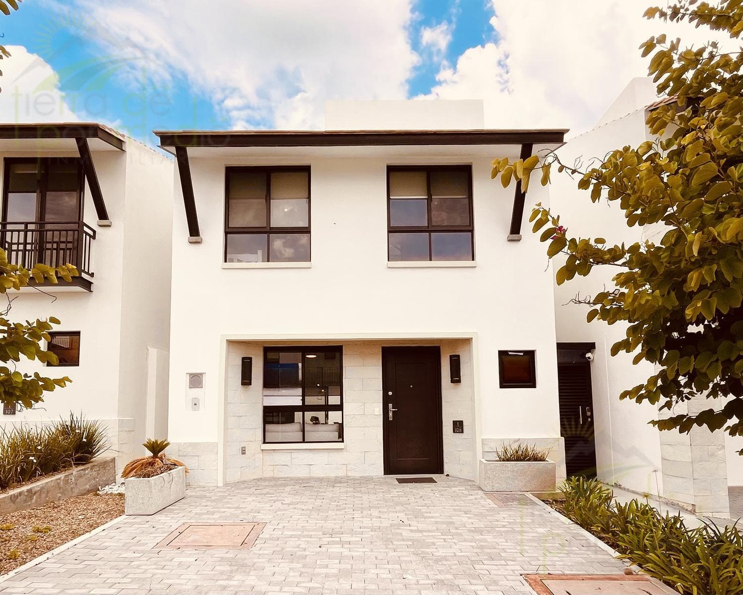 Spacious House on a Private Street with Amenities in El Refugio, Querétaro