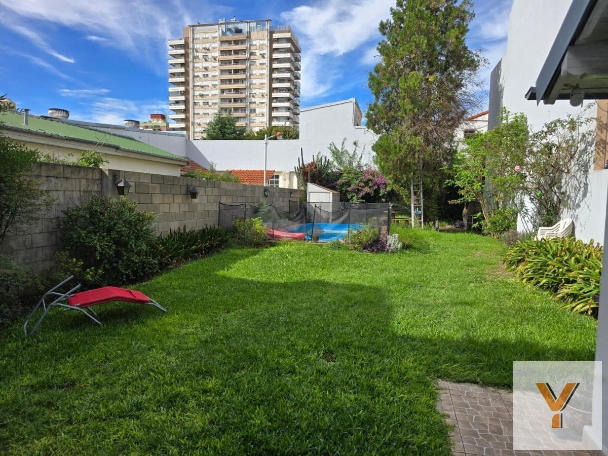 House for Sale - 3 Bedrooms, 2 Bathrooms - 314 m² - Vicente López
