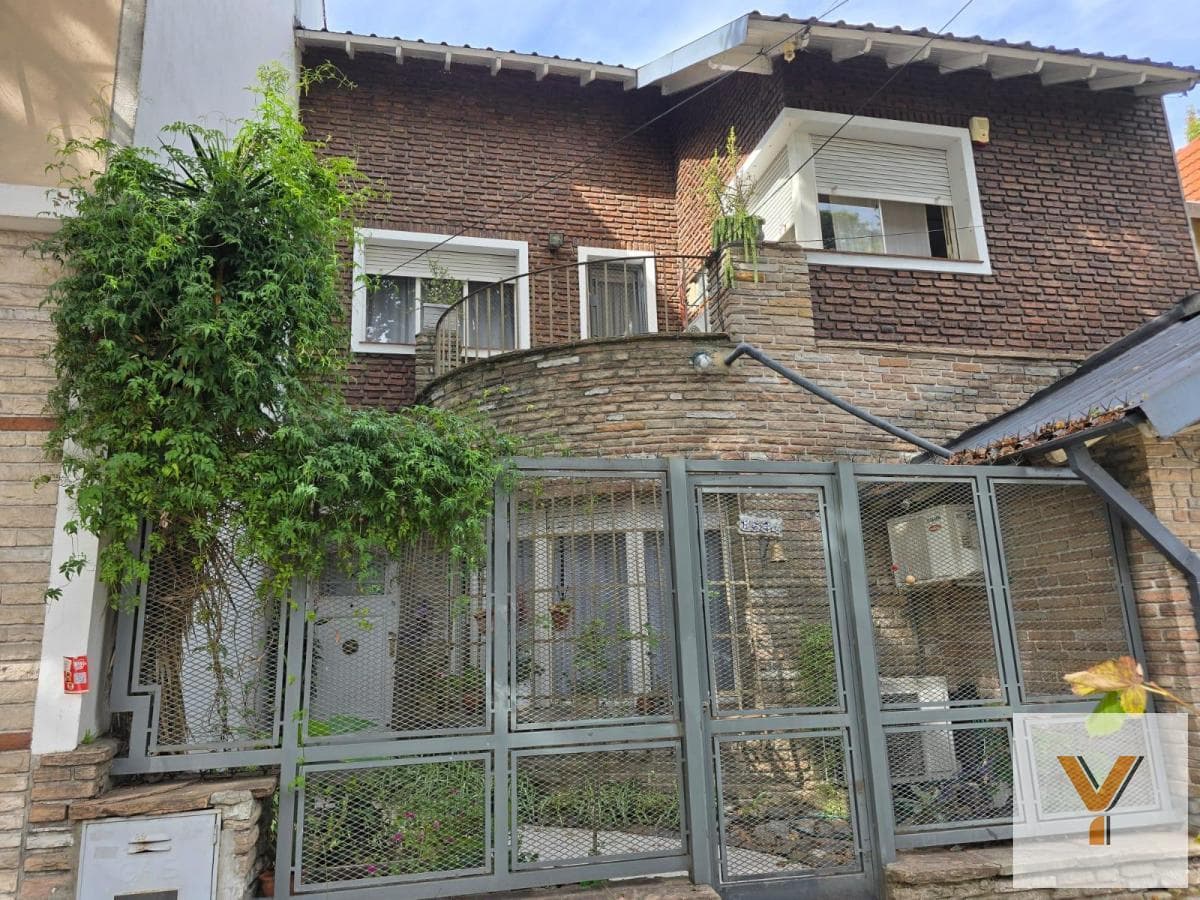 House for Sale - 3 Bedrooms, 2 Bathrooms - 314 m² - Vicente López