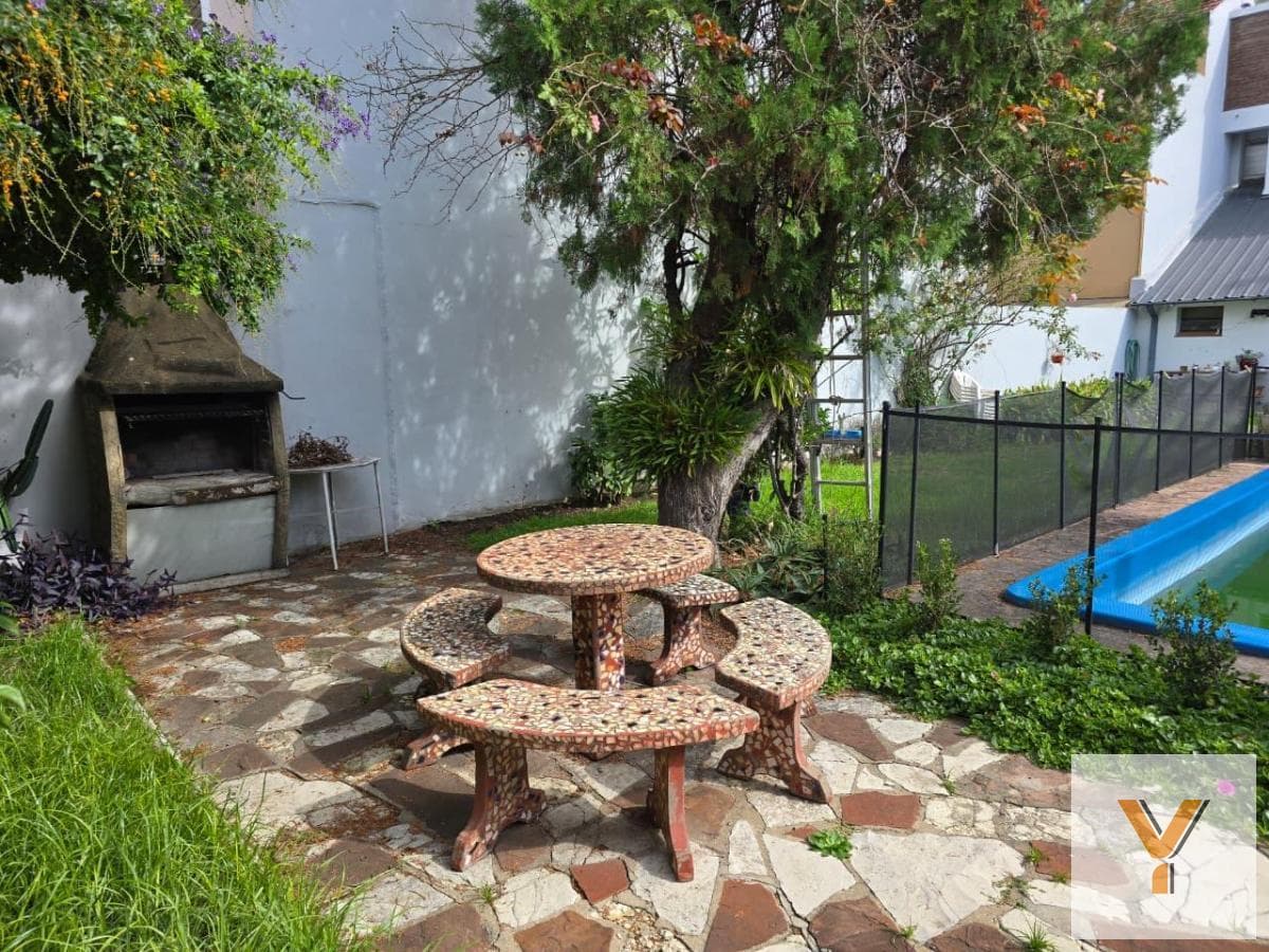House for Sale - 3 Bedrooms, 2 Bathrooms - 314 m² - Vicente López