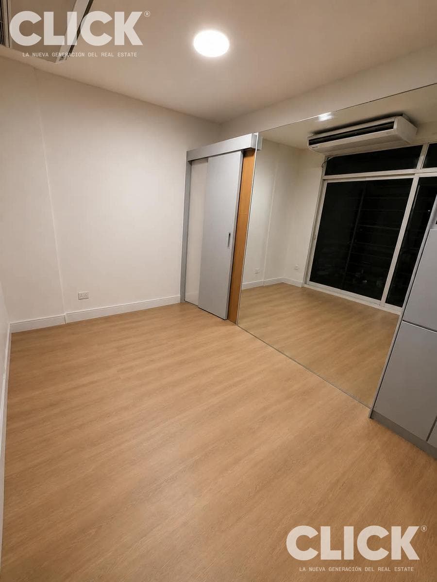 2-room apartment facing the street with a built-in garage and 2 storage rooms, remodeled