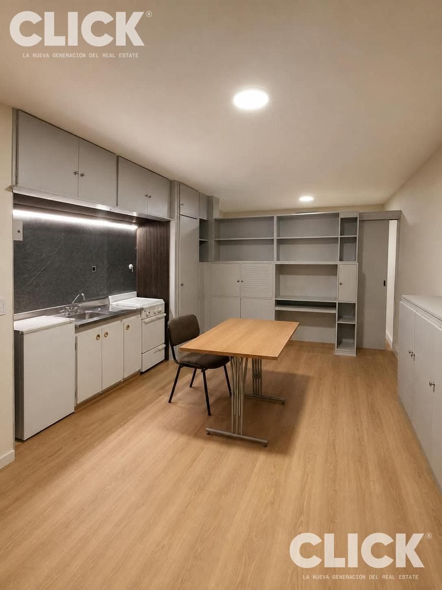 2-room apartment facing the street with a built-in garage and 2 storage rooms, remodeled