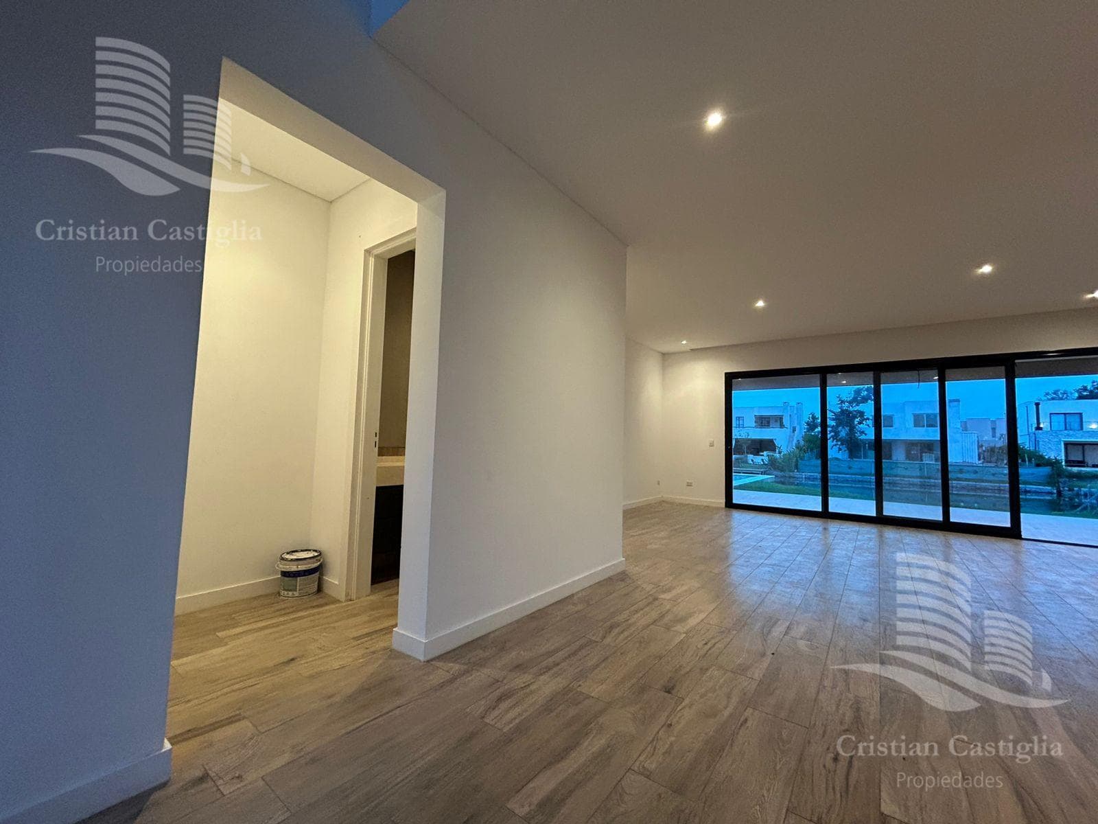 For Rent - 6-Room House, Overlooking the Lagoon, Balcony, Garden - Laguna Grande, Villanueva