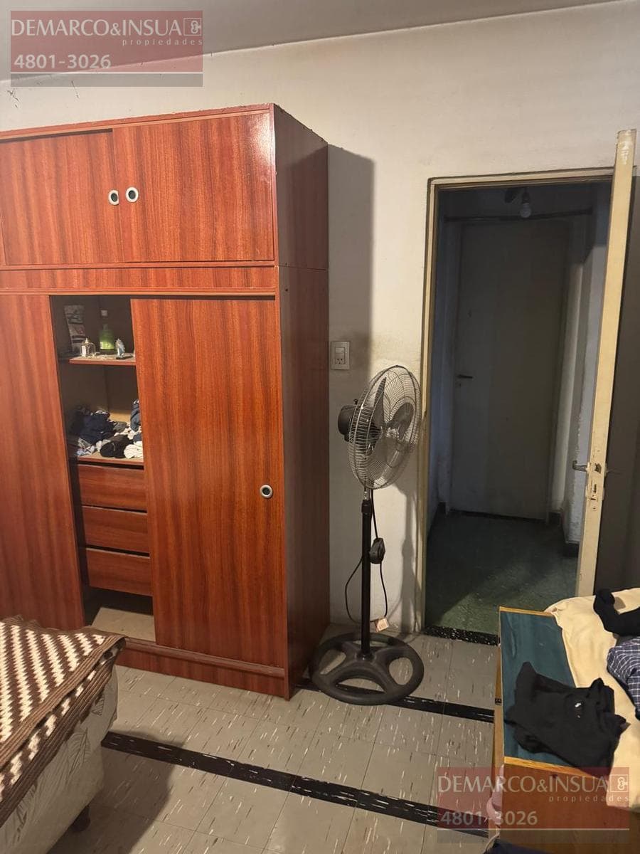 2-Bedroom Apartment and Commercial Space for Sale in a Building in Parque Patricios