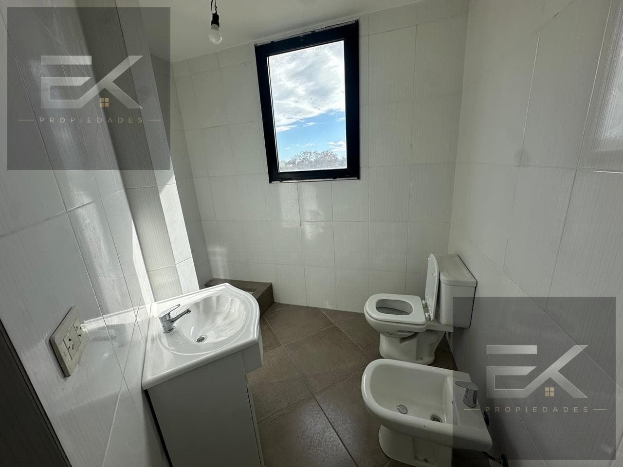 2-room duplex apartment FOR SALE, facing the street with a balcony/terrace—5 A—6300 Yerbal Street—Linierso