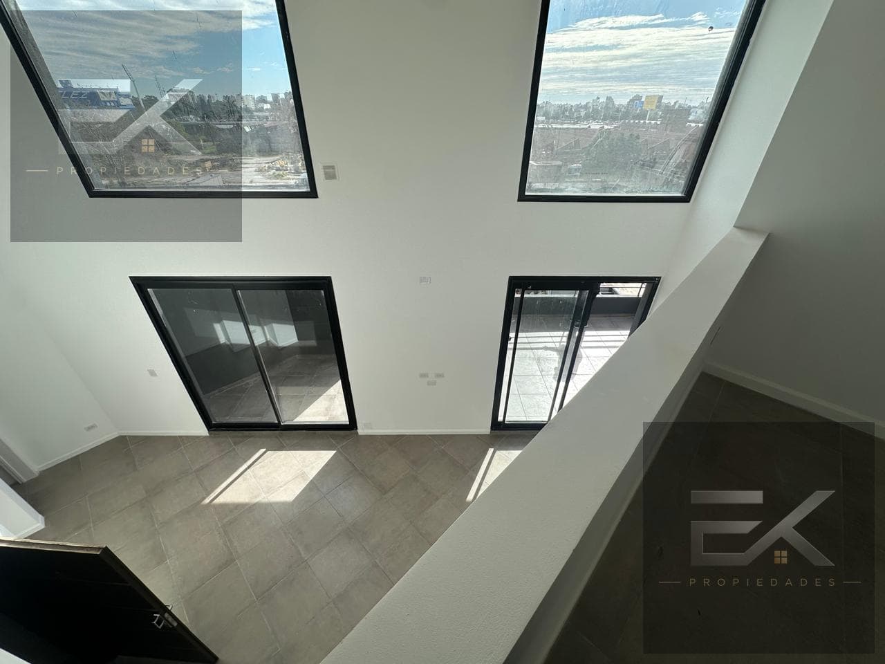 2-room duplex apartment FOR SALE, facing the street with a balcony/terrace—5 A—6300 Yerbal Street—Linierso