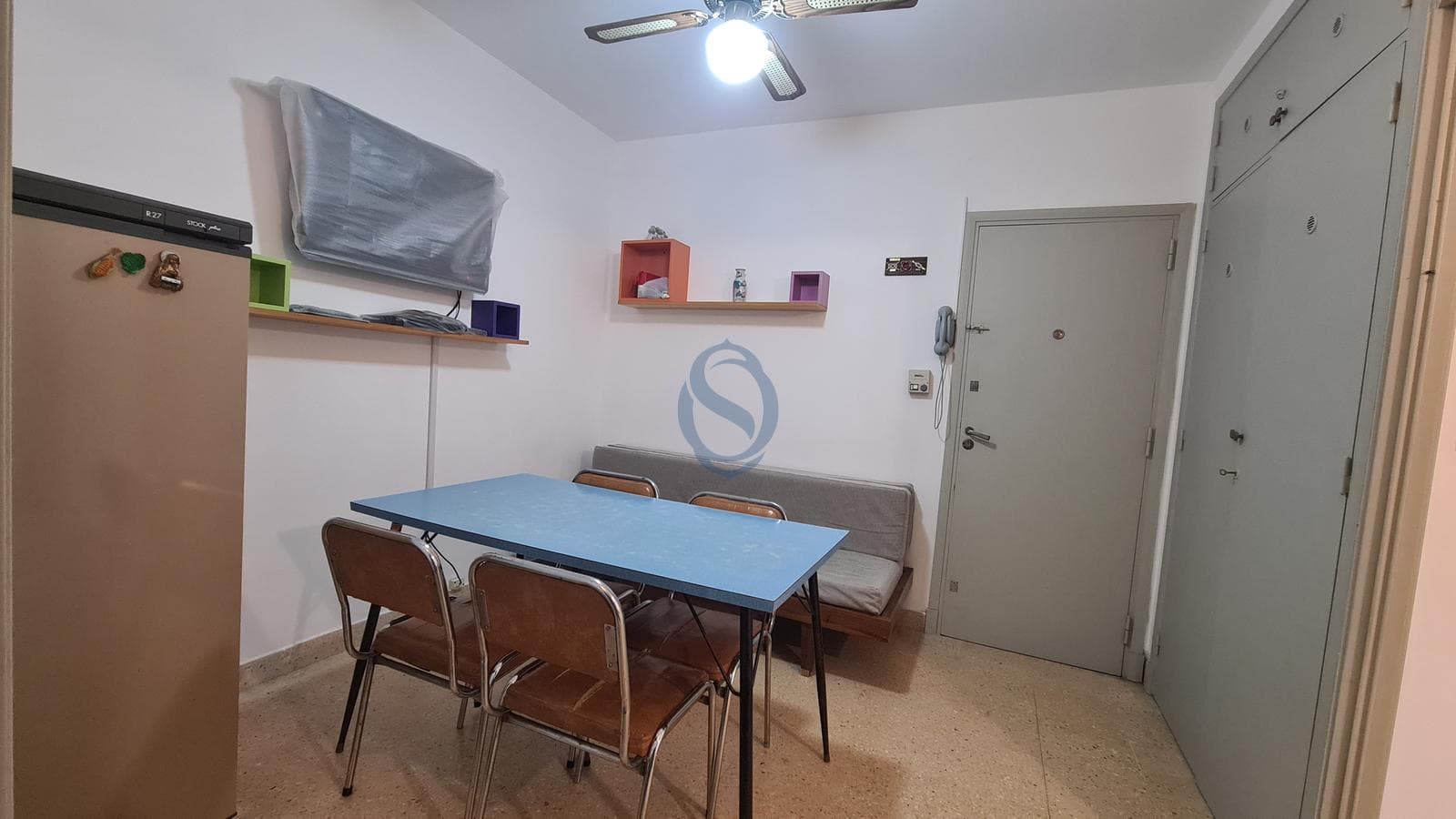 One-room apartment facing Plaza Colón