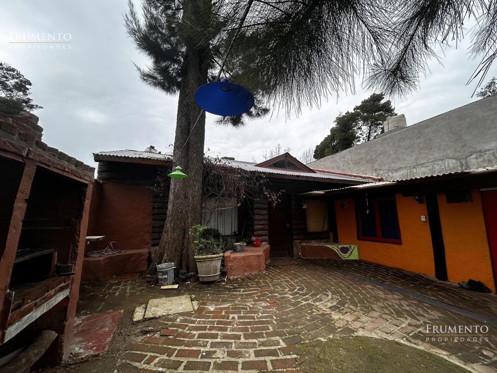 COMPLEX WITH 5 APARTMENTS AND A COTTAGE WITH A LARGE GARDEN—IDEAL FOR RENTAL IN MAR DEL PLATA