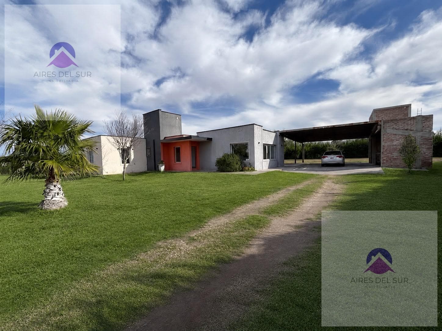 House for Sale in the Las Paredes Residential Area