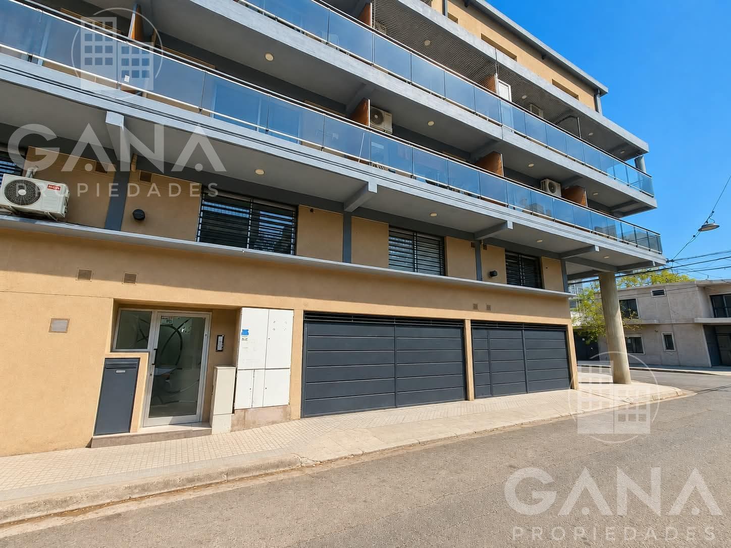 Apartment for sale in Echesortu: 2 bedrooms with a front balcony. Terrace with barbecue