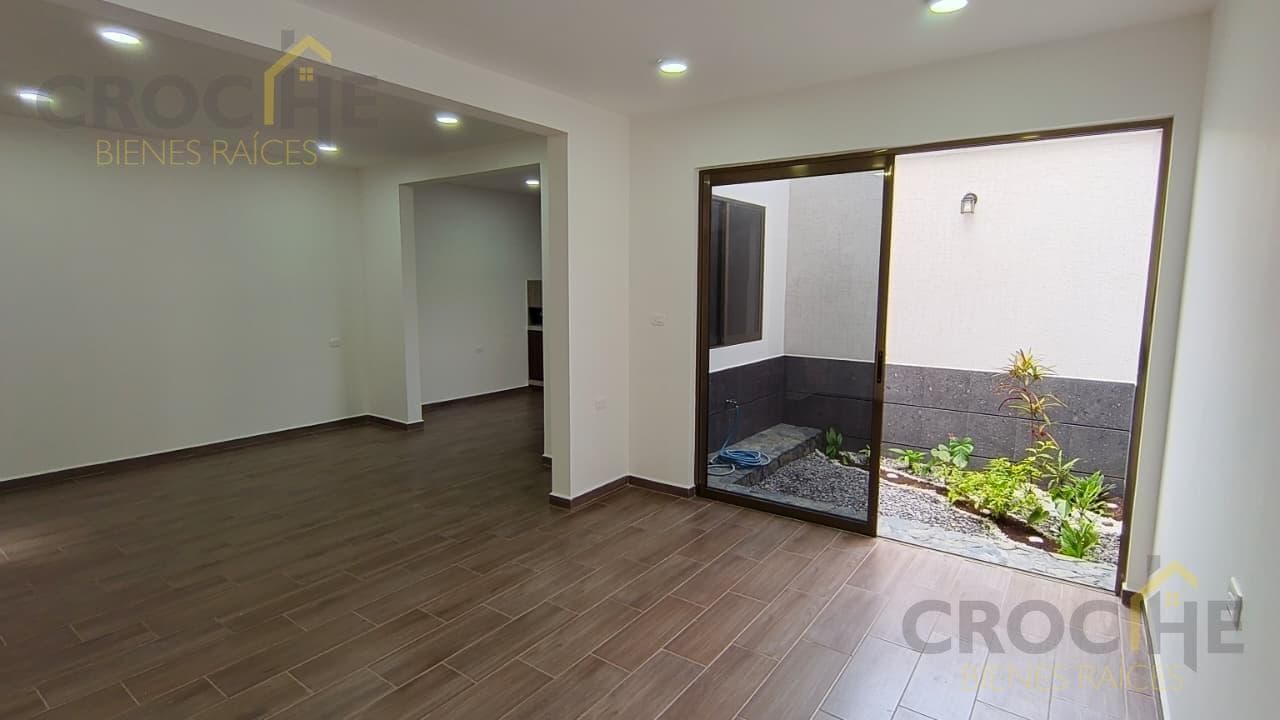 HOUSE FOR SALE IN A PRIVATE SUBDIVISION IN THE FEMSA AREA OF COATEPEC, VERACRUZ