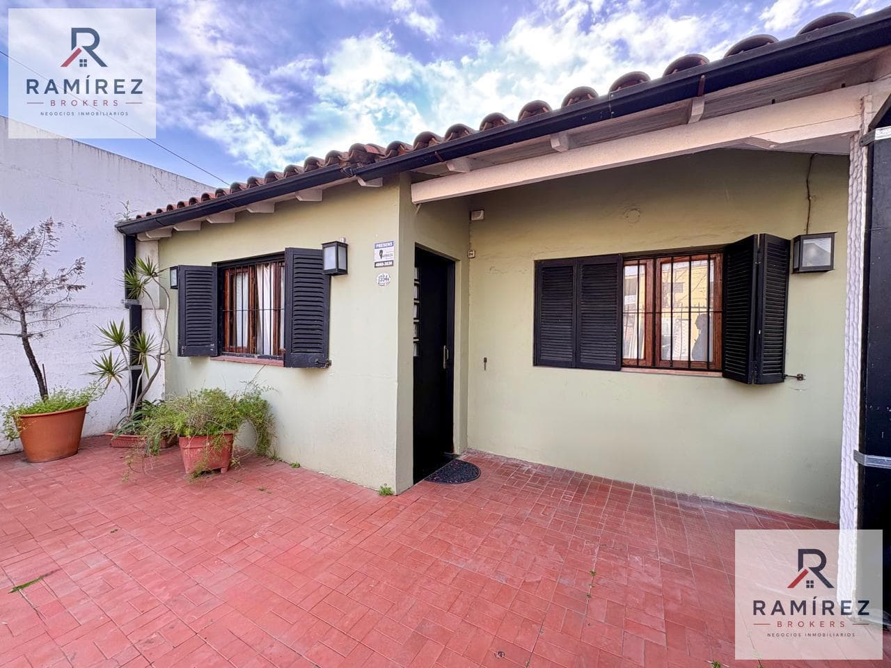 For Sale - House - Muñiz